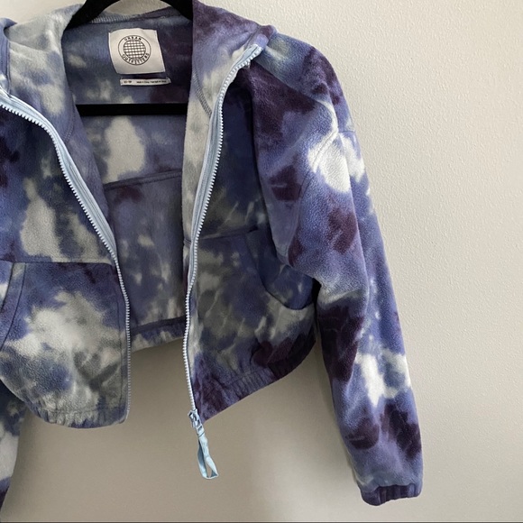 UO Cozy Tie-Dye Fleece Cropped Jacket - Picture 9 of 10